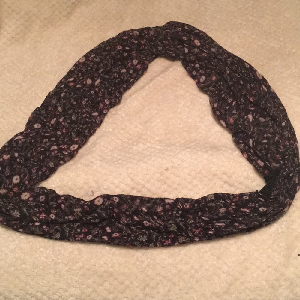 Infiniti scarf